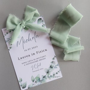Invito Laurea, stampa floreale sui toni del verde