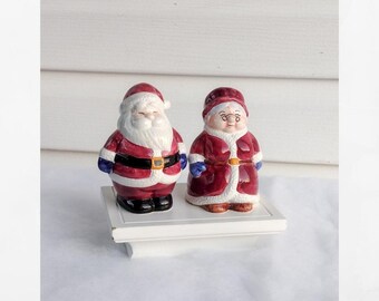 Vintage glazed ceramic Santa and Mrs Claus salt and pepper shakers.  Publix mkt. 2000.  Christmas shakers.  Holiday shakers.  4" tall