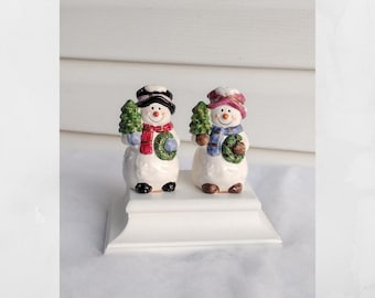 Vintage Ceramic Christmas Snowman salt and pepper shakers.  Snow couple salt and pepper set.   3.5" tall