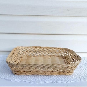 Vintage natural woven wicker decorative tray.  Rectangular flat basket tray.  Vintage farmhouse.  16" X 12.5" X 2.5"