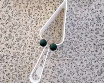 Vintage Tupperware Piece O Cake Cutter: White.  Pie Slicer. Cake cutter. Vintage kitchen gadgets.