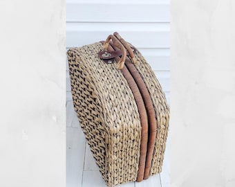 Vintage Woven Picnic Basket: Suitcase Style, 4 Place Settings. Vintage picnic basket with dishes.