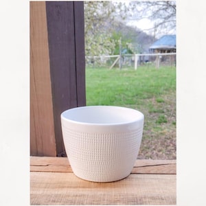 Vintage Costa farms white ceramic planter pot.  Textured woven pattern. Flower pot.  Farmhouse planter pot. 6.5" X 5"