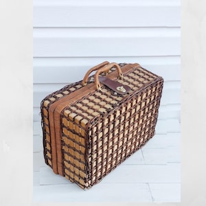 Vintage Wicker Picnic Trunk: Gingham Interior, Leather Straps, 4 Place Settings