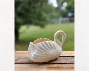 Vintage Ceramic Swan Planter: Cream Vase Basket Figurine