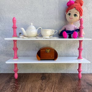 Vintage Pink Spindle Shelf with Glass Tiers – 2-Tier Wall Shelf – Retro Kitsch Display – Barbiecore Decor – Kids Room Vanity or Bathroom Sto