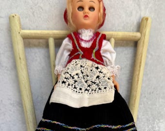 Muñeca popular noruega vintage: disfraz de Bunad, ojos durmientes