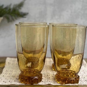 Set of 4 Midcentury Amber Footed Glasses – Vintage Iced Tea Tumblers – Paneled Glassware with Starburst Base – Retro MCM Barware Drinkware