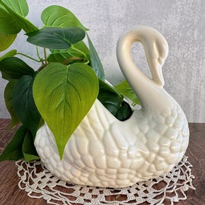 Vintage Ceramic Swan Planter – Signed Elise Niebuhr – White Mid Century Pottery – Handcrafted Bird Planter Vase – Elegant Cottagecore Decor