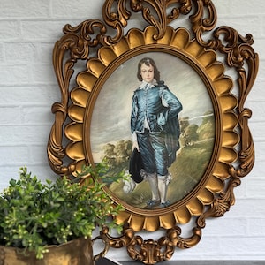 Vintage “Blue Boy” Portrait in Ornate Gold Frame – Baroque Style Wall Art – Midcentury Syroco Home Decor – Rococo Revival Framed Artwork