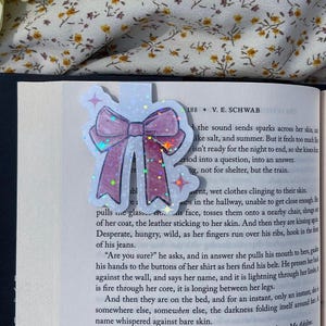 Big Sparkly Bow Magnetic Bookmark | Bookmarked