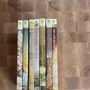 Les chroniques de Narnia, éditions à couverture souple des années 1980 par c.s lewis - série le lion, la sorcière et la garde-robe dans un état non lu