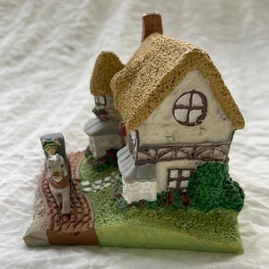 Sunny Cottage Lane  Avon