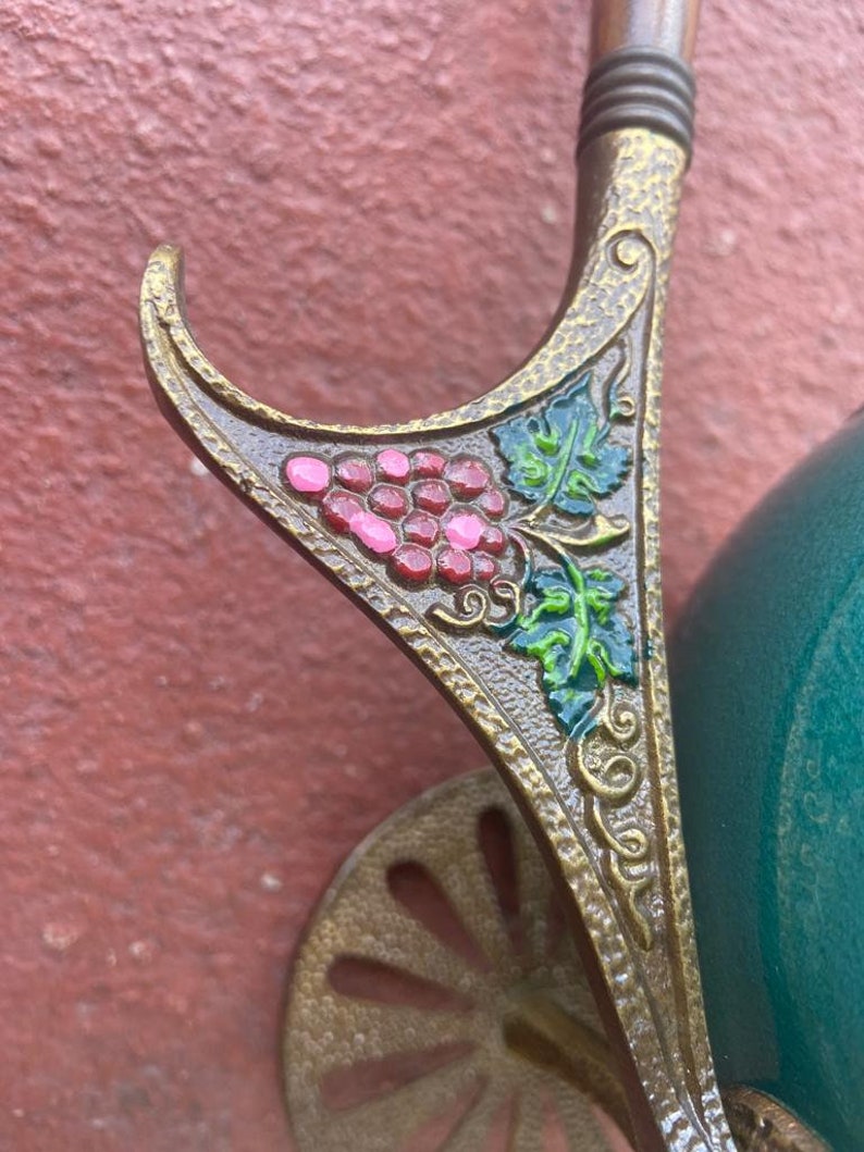 Vintage bowl on wheels designed in the shape of a wheelbarrow Bild 7