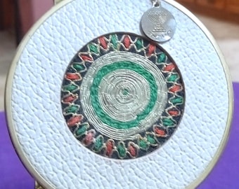 Fabricado em Israel, estojo de pó facial Rosenfeld, bordado, com textura na parte superior e inferior, fechamento com zíper, vazio.