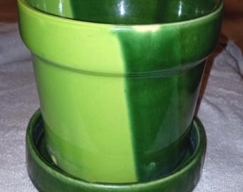LLC, McCoy USA, vaso de flores e pires em dois tons de verde, nº 621, esmalte brilhante, cerâmica.