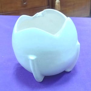 1940's, Nelson McCoy, ball planter, tulip shape, white