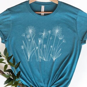 Minimalist T-Shirts, Gifts for Women, Flowers Crewneck Sweatshirt, Aesthetic Tees, Floral Shirts for Women, Wild Flowers Graphic Tees