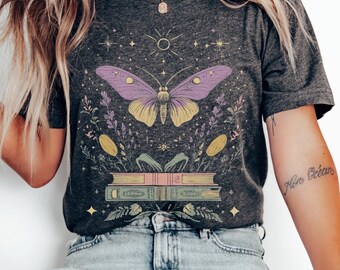 Luna Moth Booklover TBR Shirt, Witchy Butterfly Dark Academia Tee, Enchanted Gothic Cottagecore T-Shirt, Mystic Bookworm Gift Fantasy Reader
