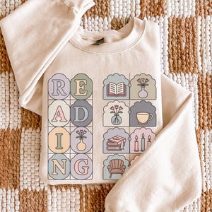 Sudadera de lectura para amantes de los libros, suéter acogedor con estética de fin de semana, atuendo para el día del autocuidado, regalo de lector para chica suave, suéter de exterior para amantes de los libros.