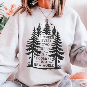 Bluza z kapturem Forest Quote Fantasy Reader, Bookish Slogan Crewneck Nature Lover, Bluza z kapturem Fantasy Movie Fan, Bookworm Outdoorsy Soul Autumnal