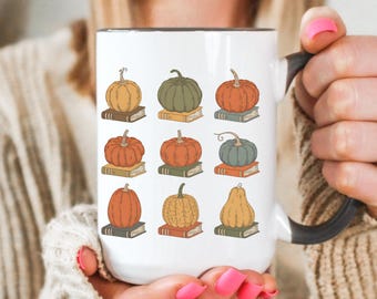 Läsande pumpa kaffemugg, boklig hösttekopp, höstläsarpresent, Cottagecore-estetik, biblioteksbokklubb, pumpakrydda för Thanksgiving