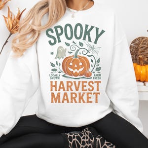 Läskig pumpa- och skördemarknad Halloween-tröja, höstpumpaodling för utflykter, retro Thanksgiving-tröja med rund hals, bekväm bakdagsoutfit