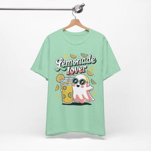 Joli t-shirt fan de limonade, stand de vente de limonade dans l'arrière-cour, boisson douce à la piscine avec chemise d'été, tenue de camp d'été bohème, visite du marché de producteurs Heather Mint