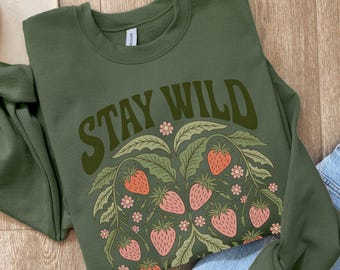 Retro Strawberry Patch Sweatshirt Boho Soft Girl, Vintage Strawberry Festival Pullover Cottagecore, Farmers Market Trip Outfit Gift Gardener