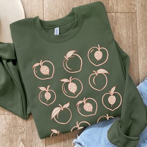 Peach Lover Botanical Sweatshirt, Boho Hippie Monochrome Fruit Crewneck, Summer Garden Party Pullover, Trendy Cottagecore Peachy Gift Idea