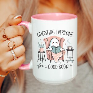 Leuke spookboekmok voor lezers koffiekopje, boekenliefhebber cadeau-idee lezen Halloween spooktheemok, kopje accentkleur boekenverslaafde TBR meisje