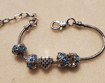 Pulsera con dije de corazón