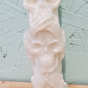 Hear speak see no evil skulls