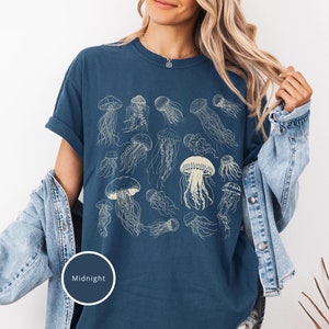 Jellyfish Graphic Tshirt, Comfort Colors Ocean Animal Tee, Marine Life T-Shirt Ocean Lover Gift, Marine Biologist Unisex Crewneck Top