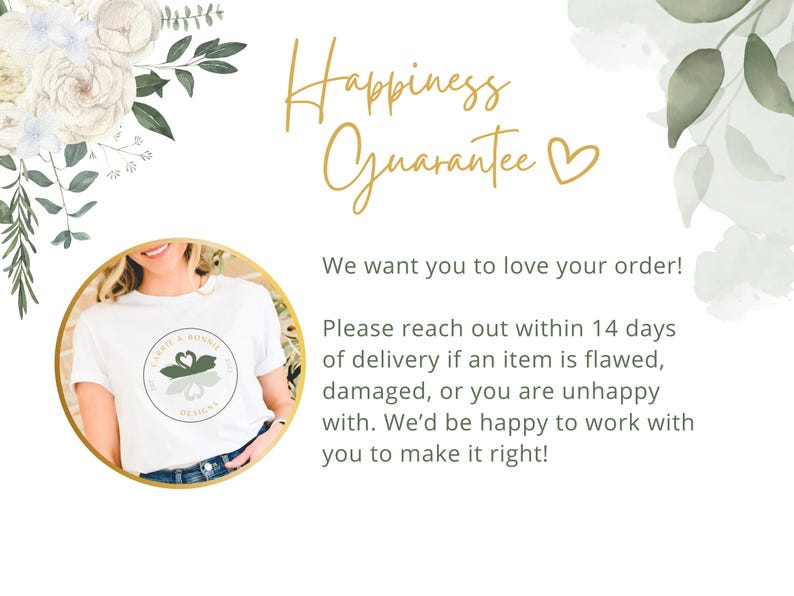 Op de afbeelding: Een wit T-shirt met een groen en gouden logo met de tekst "Love & Bonnie" en "Design". De tekst "Happiness Guarantee" is geschreven in gouden letters met een gouden hart. De tekst "We want you to love your order! Please reach out within 14 days of delivery if an item is flawed, damaged, or you are unhappy with. We'd be happy to work with you to make it right!" is geschreven in zwarte tekst.