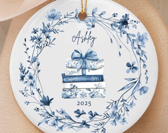 Ornement pour amoureux des livres, cadeau lecteur pour elle et lui, ornement personnalisé pour club de lecture, ornement de lecture en céramique personnalisé, cadeaux pour club de lecture 2025