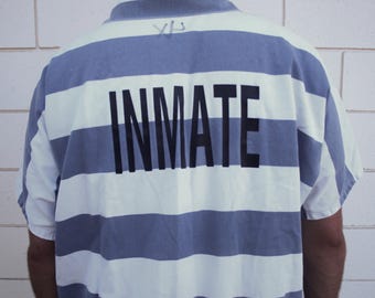 Jail Prison Inmate Jumpsuit Blau und Weiß Streifen-Halloween-Kostüm Größen 2XL bis 7XL