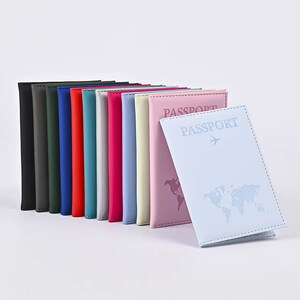 Conjunto de capa de passaporte titular capa de passaporte amantes de viagens dos homens caso de passaporte personalizado mapa do mundo couro falso caso de passaporte personalizado presentes