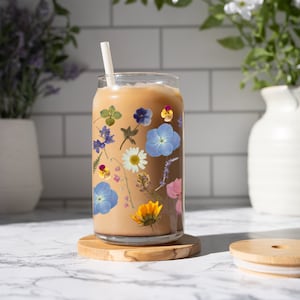 Iced Coffee Glass w/Pressed Flowers, 16oz Size Cup w/Bamboo Lid & Straw, Coffee/Iced Tea Lover Gift, Cottagecore, Pretty Boho Floral Glass