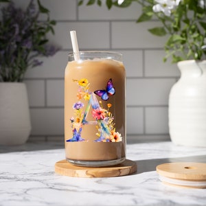 Copo de café gelado personalizado com tampa e canudo, tamanho 16 onças, letras de monograma de jardim de flores silvestres, aquarela, floral boho, presente fofo para amantes de café
