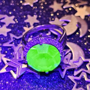 Uranium Glass Round cut Ring size 7, Halo style new Sterling Silver with a large vintage Uranium glass stone that glows under black/UV light