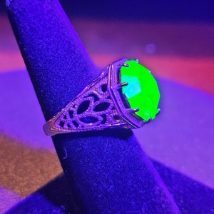 Uranium Glass Round cut Ring Art Deco in size 6.5, 7, 7.5 Sterling Silver large vintage Uranium glass stone that glows under black/UV light