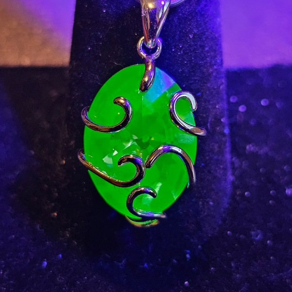 Uranium Glass Pendant in new Sterling Silver with a vintage Oval cut 18x13 mm Uranium Glass stone glows under black / UV light