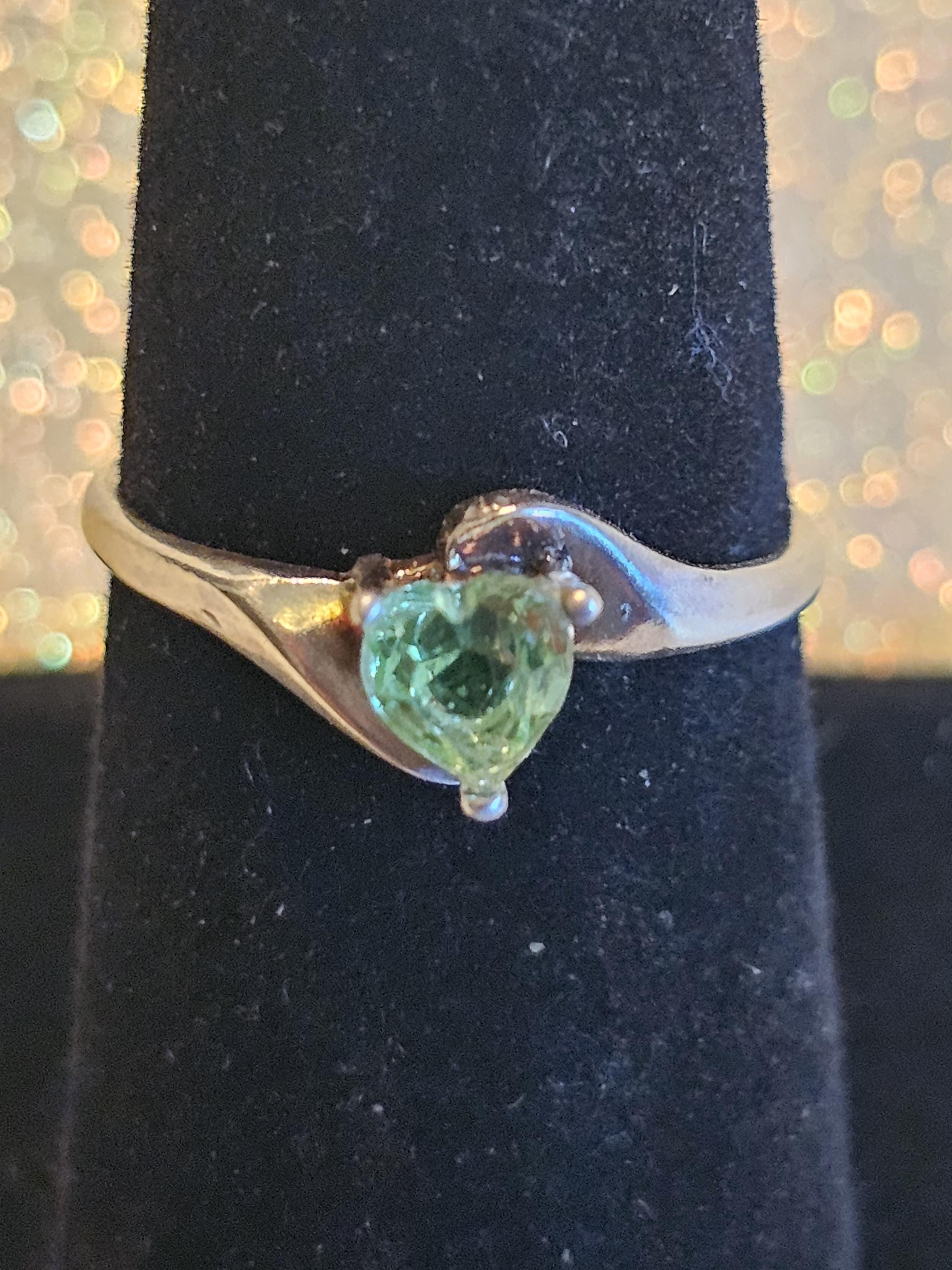 ウランガラスのハートカットリング、サイズ7の新品スターリング