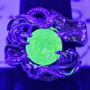Uranium Glass Round cut Ring size 7 new Abstract style Sterling Silver with a vintage Uranium glass stone that glows under black / UV light