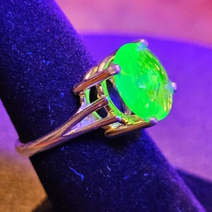 Uranium Glass Round cut Ring size 6.5 or 7 in new Sterling Silver with a large vintage Uranium glass stone that glows under black / UV light