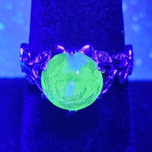 Uranium Glass Round cut Ring in size 7. New Art Nouveau style Sterling Silver vintage Uranium glass stone that glows under black/UV light