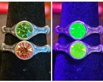 Anello regolabile in vetro di uranio, nuovo argento sterling con pietra in vetro di uranio verde o rosa vintage da 6 mm che brilla sotto la luce nera