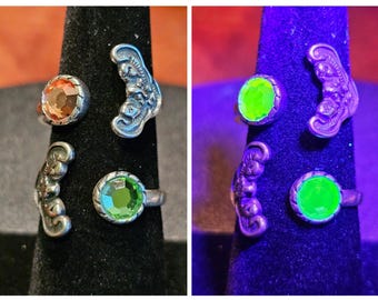 Anello regolabile in vetro all'uranio, nuovo, in argento sterling, con pietra vintage in vetro all'uranio rotonda di colore verde o rosa che si illumina sotto la luce nera/UV.
