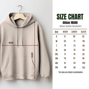 Op de afbeelding: Maattabel voor een beige unisex hoodie sweatshirt. De tabel toont de breedte, lengte en mouwlengte in centimeters voor maten S tot en met 5XL.